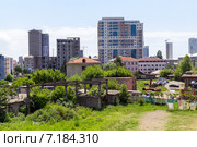 Новостройки и старые дома. Батуми. Грузия (2013 год). Стоковое фото, фотограф Евгений Ткачёв / Фотобанк Лори