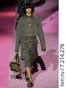 NEW YORK, NY - SEPTEMBER 11: Model Hind Sahli walk the runway at Marc Jacobs during Mercedes-Benz Fashion Week Spring 2015 at Seventh Regiment Armory on September 11, 2014 in NYC. Редакционное фото, фотограф Anton Oparin / Фотобанк Лори