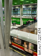 Pictured: Stadion Narodowy metro station. The Warsaw Metro consists of two lines, the north–south Line 1 that links central Warsaw with its densely populated northern and southern suburbs, and the initial segment of the east-west Line 2 that opened on March 8, 2015. In 2009, the Warsaw Metro won two "Metro Award" prizes in the categories of "Special Merit Award for Commitment to the Environment" and "Best Maintenance Programme". These were followed by the Most Improved Metro award in 2011. Редакционное фото, агентство BE&W Photo / Фотобанк Лори
