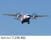 Самолет "Ан-140" (бортовой UR-14005) авиакомпании "Мотор-Сiч" на посадке во Внукове (2015 год). Редакционное фото, фотограф Alexei Tavix / Фотобанк Лори