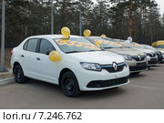Распродажа новых автомобилей (2015 год). Редакционное фото, фотограф Александр Игнатов / Фотобанк Лори
