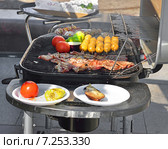 Мангал с мясом и овощами. Стоковое фото, фотограф Валерия Попова / Фотобанк Лори