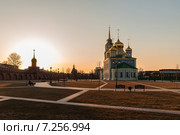 Город Тула. Свято-Успенский собор при закатном солнце ранней весной (2015 год). Редакционное фото, фотограф Игорь Низов / Фотобанк Лори
