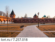 Город Тула. Территория Тульского кремля освещённая лучами закатного солнца (2015 год). Редакционное фото, фотограф Игорь Низов / Фотобанк Лори