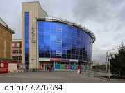 Торговый центр «Авеню», Красноярск, проспект Мира, 80а (2015 год). Редакционное фото, фотограф Алексей Гусев / Фотобанк Лори
