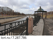 Набережная с ротондой реки Кача, Красноярск (2015 год). Стоковое фото, фотограф Алексей Гусев / Фотобанк Лори