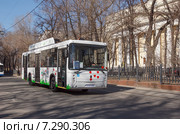 Электробус большого класса с ультрабыстрой зарядкой КАМАЗ на Покровском бульваре. Парад трамваев 11 апреля 2015 в Москве. Редакционное фото, фотограф Горшков Игорь / Фотобанк Лори