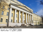 Здание Госснаба. Бывшие Покровские казармы. Москва, Покровский бульвар, дом 3 (2015 год). Стоковое фото, фотограф Овчинникова Ирина / Фотобанк Лори