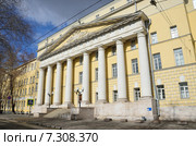 Здание Госснаба. Бывшие Покровские казармы. Москва, Покровский бульвар, дом 3 (2015 год). Стоковое фото, фотограф Овчинникова Ирина / Фотобанк Лори
