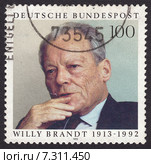Вилли Брандт (Willy Brandt) - немецкий политик, федеральный канцлер ФРГ. Почтовая марка Германии 1993 года. Стоковая иллюстрация, иллюстратор александр афанасьев / Фотобанк Лори