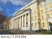 Здание Госснаба. Бывшие Покровские казармы. Москва, Покровский бульвар, дом 3 (2015 год). Редакционное фото, фотограф Овчинникова Ирина / Фотобанк Лори