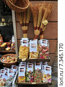 Tuscany San Gimignano Shop display of a variety of colourful pastas. Редакционное фото, агентство BE&W Photo / Фотобанк Лори