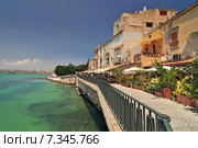 View of Ortigia and the Mediterranean sea in Syracuse Sicily Italy. Редакционное фото, агентство BE&W Photo / Фотобанк Лори