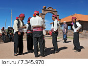 peru - taquile island on the peruvian side of lake titicaca 45 km offshore from the city of punoPeru, Lake Titicaca, Taquilie Island, People. Редакционное фото, агентство BE&W Photo / Фотобанк Лори