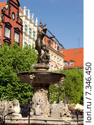Poland, Gdansk, The Neptune Fountain. Стоковое фото, агентство BE&W Photo / Фотобанк Лори