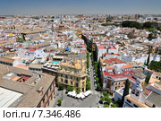 View of Commercial District from the top of La Giralda at Sevilla´s Cathedral looking toward Guadalquivir River. Стоковое фото, агентство BE&W Photo / Фотобанк Лори