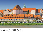 Slovenia, Maribor, Maribor's Old Town along the Drava river. Стоковое фото, агентство BE&W Photo / Фотобанк Лори