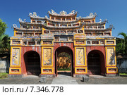 Vietnam, Hue, Ancient temple gates, Imperial City, The Purple Forbidden City - Hue, Vietnam. Стоковое фото, агентство BE&W Photo / Фотобанк Лори