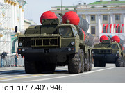 Две пусковые установки ЗРС С-300ПМ на марше. Репетиция парада в честь Дня Победы в Санкт-Петербурге (2015 год). Редакционное фото, фотограф Виктор Карасев / Фотобанк Лори