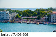Толпа во время парада на набережной Севастополя (2015 год). Редакционное фото, фотограф Ирина Балина / Фотобанк Лори