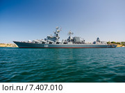 Военное судно РКР «Москва» (Бортовой номер — 121) в море у Севастополя (2014 год). Редакционное фото, фотограф Ирина Балина / Фотобанк Лори