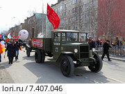 Автомобиль ЗИС-5 во время празднования 70-го Дня Победы. 9 мая 2015 года, город Надым, Ямало-Ненецкий автономный округ. Редакционное фото, фотограф Григорий Писоцкий / Фотобанк Лори