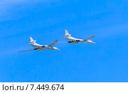 Сверхзвуковой стратегический бомбардировщика дальней авиации Ту-160 («Белый лебедь»). Парад в честь 70-летия Победы, 2015 год. Москва. Редакционное фото, фотограф Николай Коржов / Фотобанк Лори
