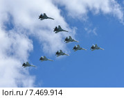 Репетиция воздушной части парада в честь Дня Победы 2015 на Красной площади. В воздухе самолеты Су-30СМ и Су-35С. Редакционное фото, фотограф Валерия Попова / Фотобанк Лори