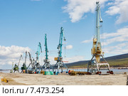 Ленский речной порт.Начало навигации (2015 год). Редакционное фото, фотограф Роман Фомин / Фотобанк Лори
