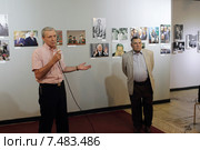 Юрий Сомов на открытие собственной фотовыставки, Москва (2015 год). Редакционное фото, фотограф Дмитрий Неумоин / Фотобанк Лори