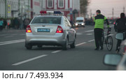 Полицейский автомобиль патрулирует перекрытую для движения улицу города. Санкт-Петербург (2015 год). Редакционное видео, видеограф Кекяляйнен Андрей / Фотобанк Лори