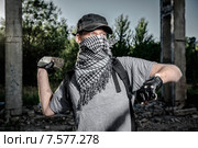 Человек в маске замахивается булыжником. Стоковое фото, фотограф Alexander Tihonovs / Фотобанк Лори