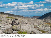 Горный перевал в Хибинах. Стоптанные ботинки на камнях. Стоковое фото, фотограф Кекяляйнен Андрей / Фотобанк Лори