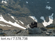 Стоптанная обувь на скале высоко в горах. Стоковое фото, фотограф Кекяляйнен Андрей / Фотобанк Лори