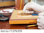 Iconographer paints of new icon. Стоковое фото, фотограф Яков Филимонов / Фотобанк Лори
