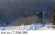 Ski lift empty. Стоковое видео, видеограф Александр Подшивалов / Фотобанк Лори