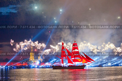 Санкт-Петербург. "Алые паруса 2015". Парусник с алыми парусами. Редакционное фото, фотограф Литвяк Игорь / Фотобанк Лори