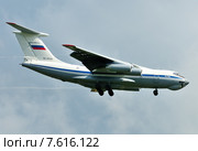 Ил-76МД (бортовой RA-76722) заходит на посадку на аэродром Чкаловский (2013 год). Редакционное фото, фотограф Alexei Tavix / Фотобанк Лори