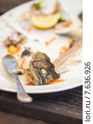 Plate with leftover bones of fish. Стоковое фото, фотограф Ярочкин Сергей / Фотобанк Лори