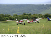 Самолеты Cessna 172 Skyhawk на аэродроме "Юца" (Россия, Ставропольский край, Предгорный район) (2015 год). Редакционное фото, фотограф Александр Степанов / Фотобанк Лори