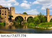 Romanesque bridge over Fluvia river in Besalu. Catalonia. Стоковое фото, фотограф Яков Филимонов / Фотобанк Лори