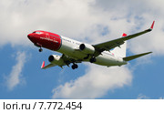Самолет Boeing 737-800 ( LN-NGZ) перед посадкой в аэропорту Пулково (2015 год). Редакционное фото, фотограф Виктор Карасев / Фотобанк Лори