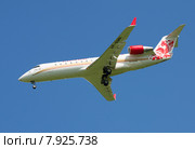 Самолет Bombardier CRJ-200ER (VP-BMN) авиакомпании «Руслайн» перед посадкой в аэропорту Пулково (2015 год). Редакционное фото, фотограф Виктор Карасев / Фотобанк Лори