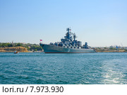 Военное судно РКР «Москва» (Бортовой номер — 121) в море у Севастополя (2014 год). Редакционное фото, фотограф Ирина Балина / Фотобанк Лори