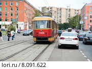 Трамвай № 26 на улице Кржижановского в Москве (2015 год). Редакционное фото, фотограф Алёшина Оксана / Фотобанк Лори