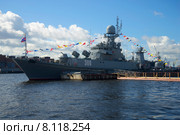 Малый противолодочный корабль "Зеленодольск" на праздновании Дня ВМФ. Санкт-Петербург (2015 год). Редакционное фото, фотограф Виктор Карасев / Фотобанк Лори