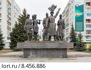 Монумент "Комсомольцам огненных лет". Йошкар-Ола (2015 год). Редакционное фото, фотограф Сергей Лаврентьев / Фотобанк Лори