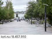 Лестница к улице Горошникова в городском парке. Нижний Тагил (2015 год). Редакционное фото, фотограф Кекяляйнен Андрей / Фотобанк Лори