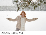 Attractive red-haired woman having fun o. Стоковое фото, фотограф Roberts Ratuts / PantherMedia / Фотобанк Лори
