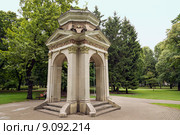 Старинная беседка в парке Кронвальда 1901 года постройки. Рига, Латвия (2015 год). Стоковое фото, фотограф Bala-Kate / Фотобанк Лори